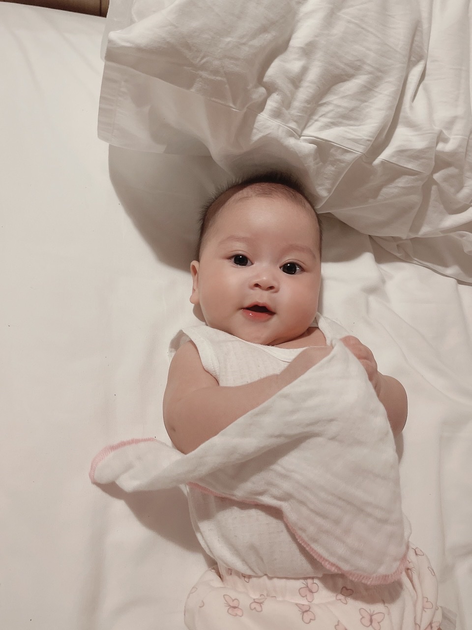 Diễn viên Diệp Anh đưa con gái mới sinh đi đóng phim: Cát-xê được quy đổi thành thứ này - 4