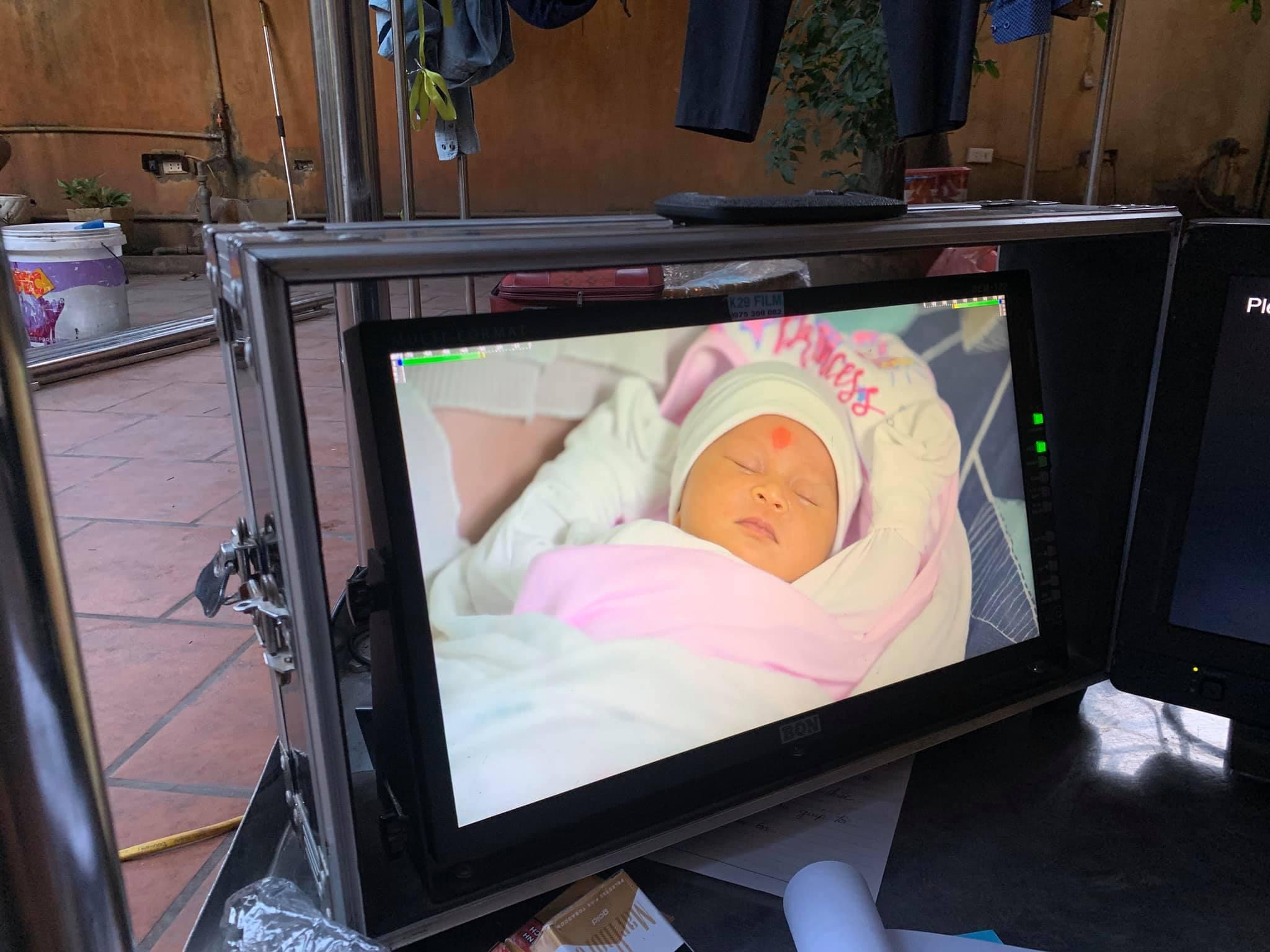 Diễn viên Diệp Anh đưa con gái mới sinh đi đóng phim: Cát-xê được quy đổi thành thứ này - 2