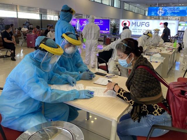 Tin tức trong ngày - Hà Nội: Cách ly 7 ngày đối với người nhập cảnh tiêm đủ liều vắc xin, có giấy xét nghiệm âm tính SARS-CoV-2