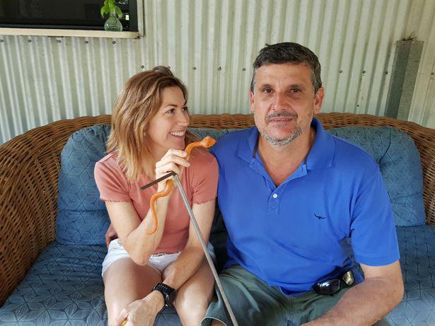 Tỉnh dậy giữa đêm vì trán bỗng đau nhói, người phụ nữ suýt ngất khi thấy thứ đang ở trên đầu - 1