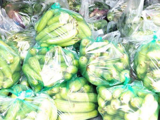 Thị trường - Tiêu dùng - Rau tăng giá, người dân Hà Nội rủ nhau "chốt đơn" rồi đến tận vườn lấy