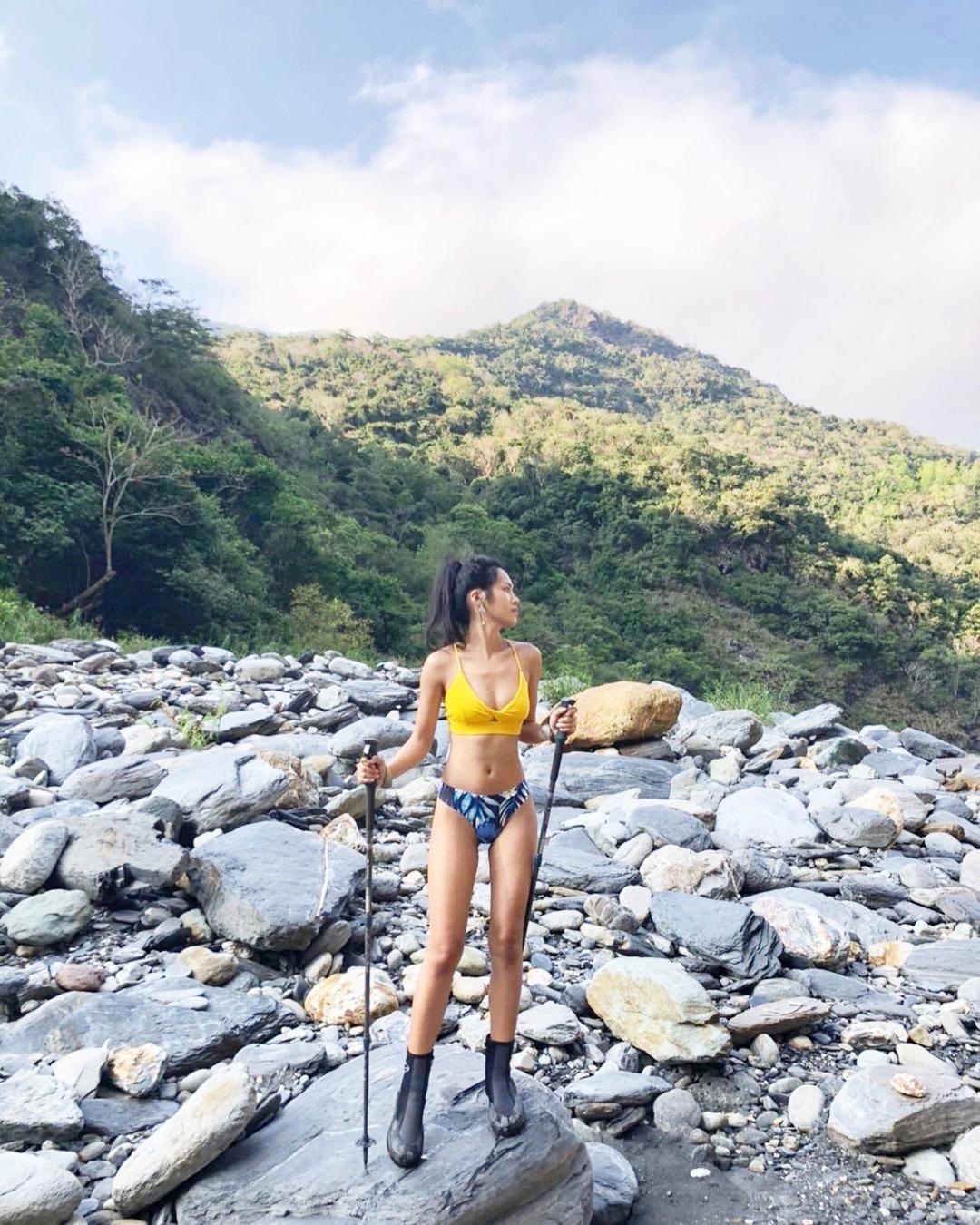 Người đẹp Đài Loan diện bikini đi trèo đèo lội suối - 4