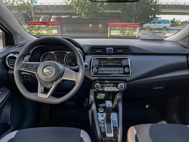 Cận cảnh Nissan Almera bản tiêu chuẩn tại đại lý, có giá 529 triệu đồng - 10