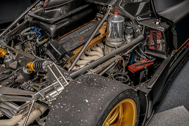 Siêu xe tốc độ Pagani Zonda R Evolution chạy lướt chuẩn bị bán đấu giá - 15