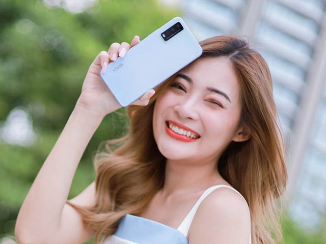 Thời trang Hi-tech - Có trong tay dưới 3 triệu, mua điện thoại nào bền, pin "trâu"?