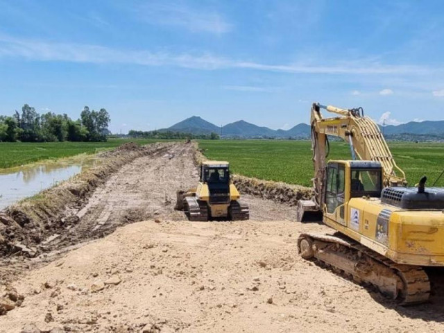 Tin tức trong ngày - Những hình ảnh đầu tiên về tuyến cao tốc Bắc - Nam qua Nghệ An, Hà Tĩnh