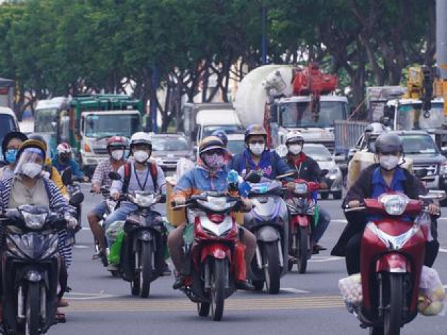 Tin tức trong ngày - Đường phố TP HCM đông đúc trước giờ "G" siết chặt giãn cách