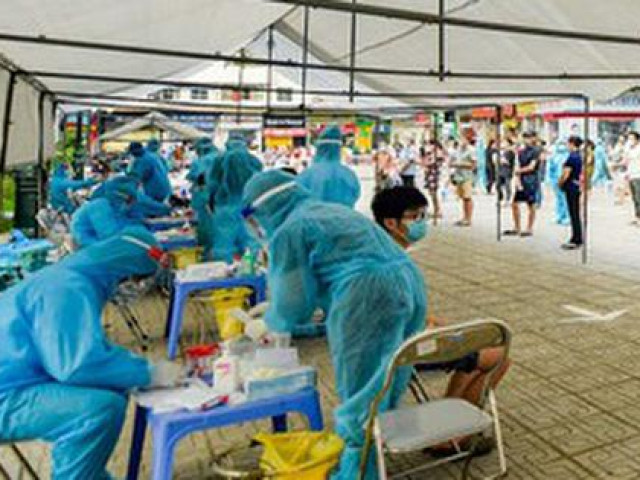 Tin tức trong ngày - Bé trai 5 tuổi là người thứ 4 trong nhà mắc Covid-19 tại tổ hợp chung cư 30.000 cư dân