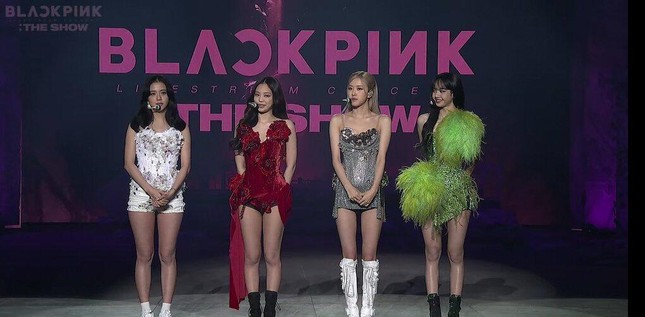 Vóc dáng thon thả nhưng Jisoo vô tình bị dìm dáng chỉ vì stylist chọn nhầm trang phục - 7