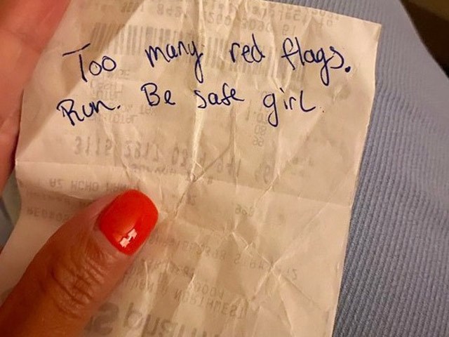 Bạn trẻ - Cuộc sống - Nhận được mảnh giấy từ người lạ trong lần đầu đi hẹn hò, cô gái đọc xong liền phát hoảng