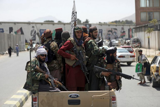 Taliban tuần tra thủ đô Kabul. Ảnh: AP