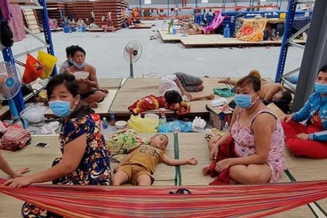 Hàng ngàn F0 được đưa về khu cách ly tạm thời nhưng không được hỗ trợ đầy đủ. Ảnh:&nbsp;NGÔ TÂN KHÁNH VĨNH