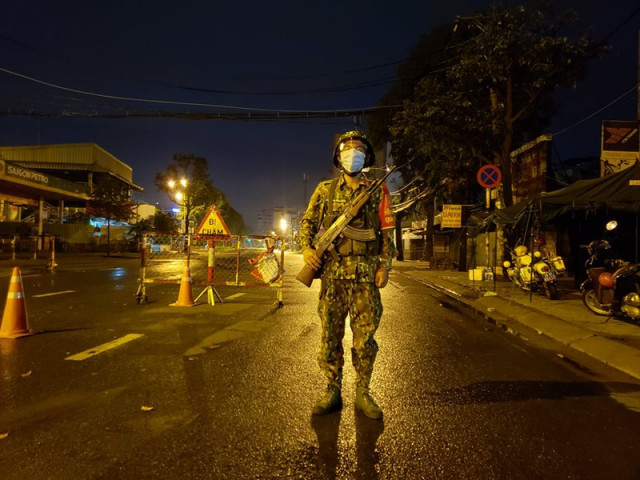 Video - Video: Quân đội chính thức ra đường tham gia kiểm soát dịch tại TP Thủ Đức