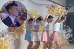 Clip: Cười ngất với hội bạn trai mặc váy ngắn nhảy nhót trong đám cưới