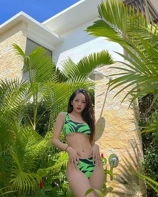 Loạt hình ảnh gây bất ngờ của Chi Pu, Vũ Ngọc Anh - 3