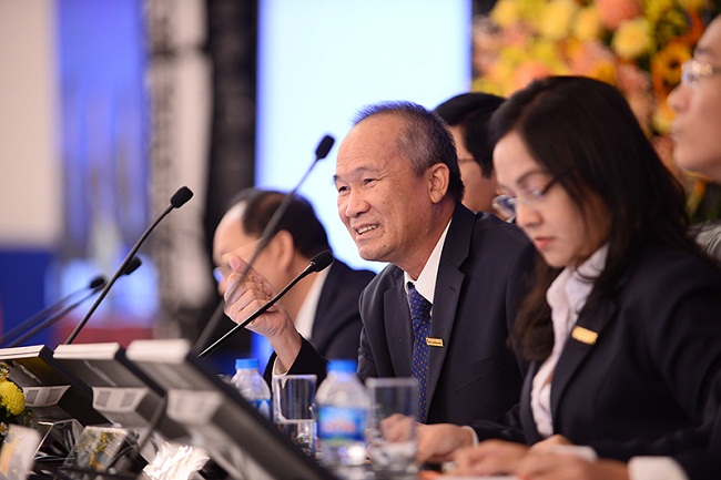 Ông Dương Công Minh và các thành viên Hội đồng quản trị ngân hàng Sacombank có thu nhập gần 500 triệu đồng/tháng