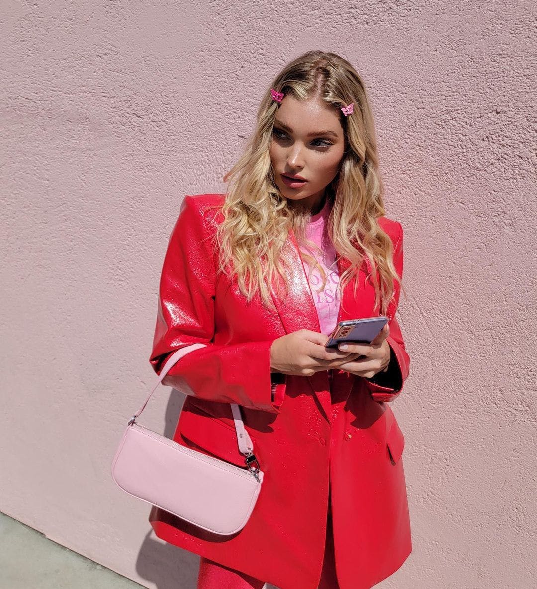 Xu hướng đeo kẹp tóc nơ bướm bất ngờ trở lại - 1