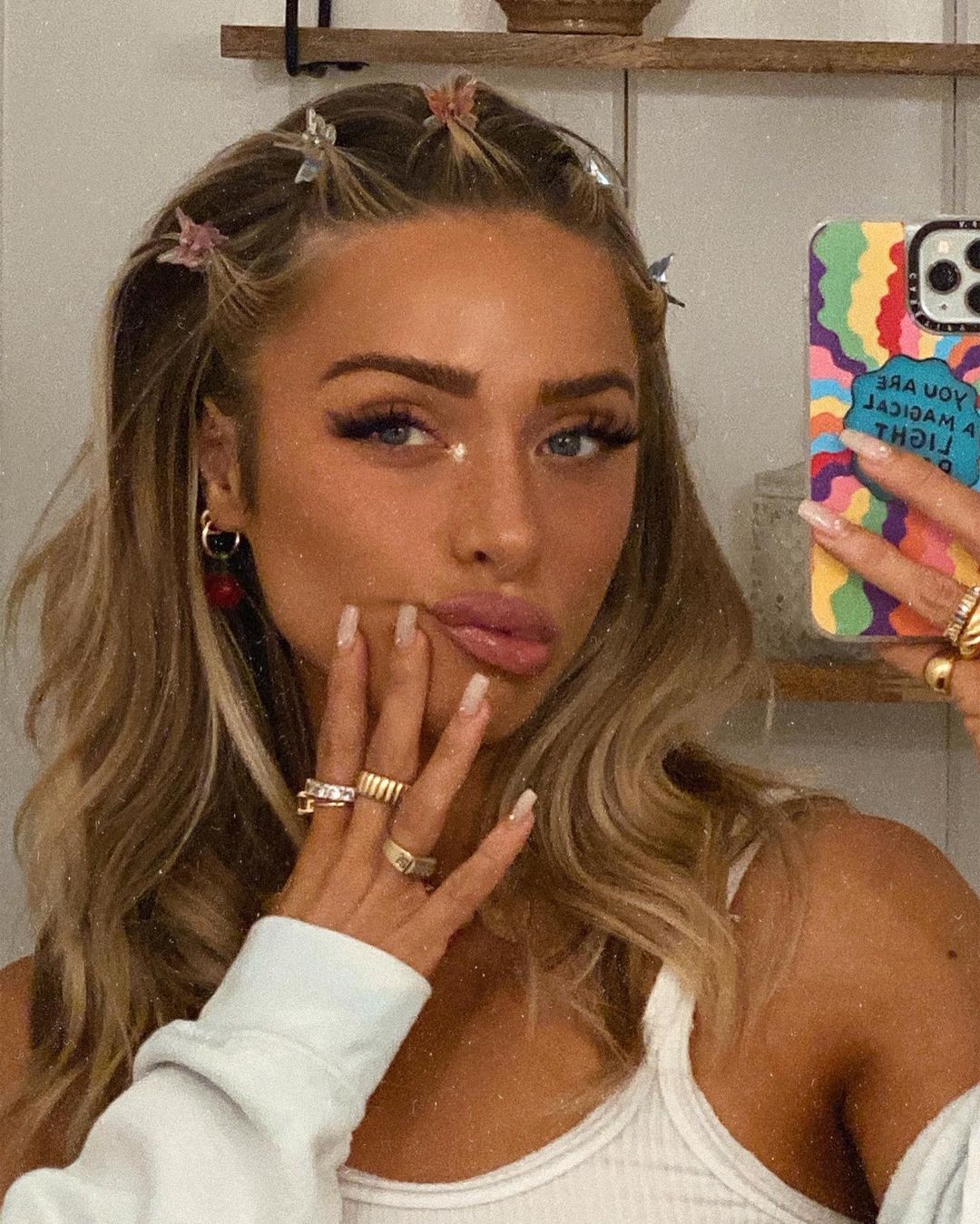 Xu hướng đeo kẹp tóc nơ bướm bất ngờ trở lại - 6