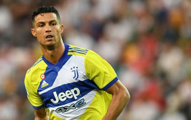 Ronaldo chỉ được đăng ký ngồi dự bị trận ra quân Serie A của Juventus trước Udinese. Khi anh vào sân phút 60, Juventus từ chỗ dẫn 2-0 ở hiệp 1 đã đối mặt nguy cơ bị gỡ hòa