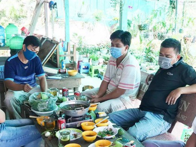 Tin tức trong ngày - Đình chỉ 2 lãnh đạo xã lơ là chống dịch, xử lí 1 hiệu trưởng tổ chức ăn nhậu tại trường