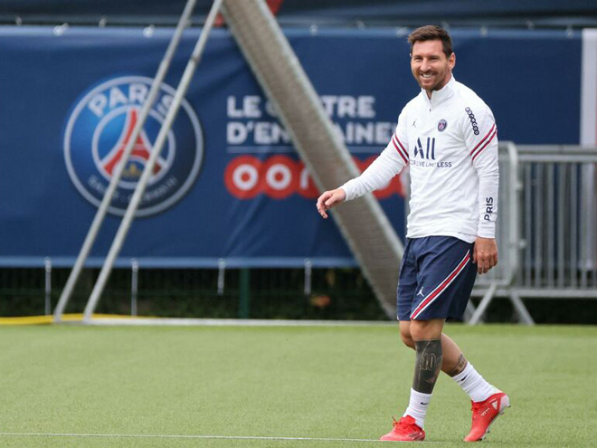Messi đã trở lại Paris để tập luyện cùng các đồng đội