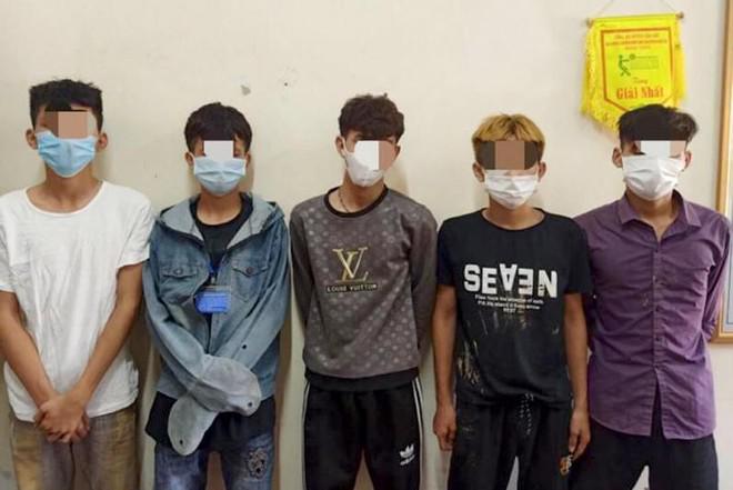 5 thanh thiếu niên rủ nhau vào nhà văn hoá tổ dân phố để "đập đá" bị công an bắt giữ