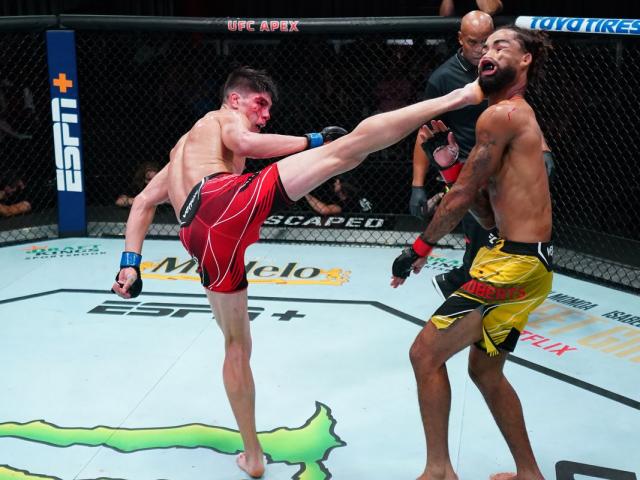Thể thao - "Vô ảnh cước" hiếm có xuất hiện ở UFC: 1 cú ra chân nhận 1,1 tỷ đồng