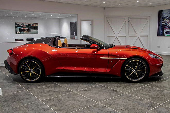 Hàng hiếm Aston Martin Vanquish Zagato rao bán giá khủng - 4