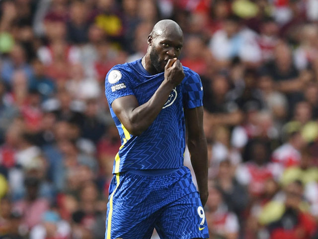 Bóng đá - "Voi rừng đệ nhị" Lukaku hôn logo Chelsea ăn mừng, bị fan Inter tố là kẻ phản bội