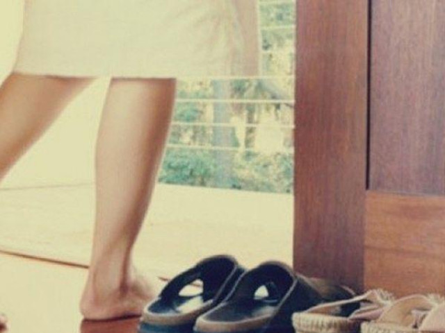 Bạn trẻ - Cuộc sống - Chồng bật khóc nức nở khi phát hiện bí mật sau đôi giày vợ giấu đi