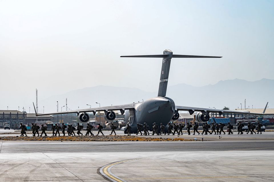 Binh sĩ Mỹ ở sân bay quốc tế Kabul, Afghanistan, hôm 20/8. Ảnh: Reuters