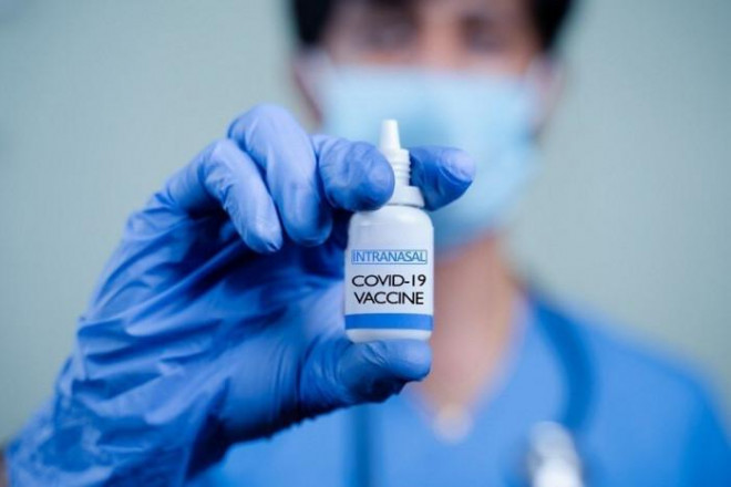Nhiều nước đang chạy đua nghiên cứu - sản xuất vaccine chống COVID-19 dạng xịt.
