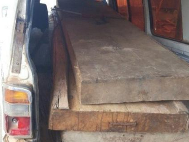 Pháp luật - Vụ Chủ tịch xã bắt gỗ lậu về biếu cán bộ: 80 lóng gỗ về vườn Phó chủ tịch huyện