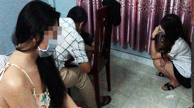 Các đối tượng nam nữ tụ tập sử dụng ma túy trong nhà nghỉ.