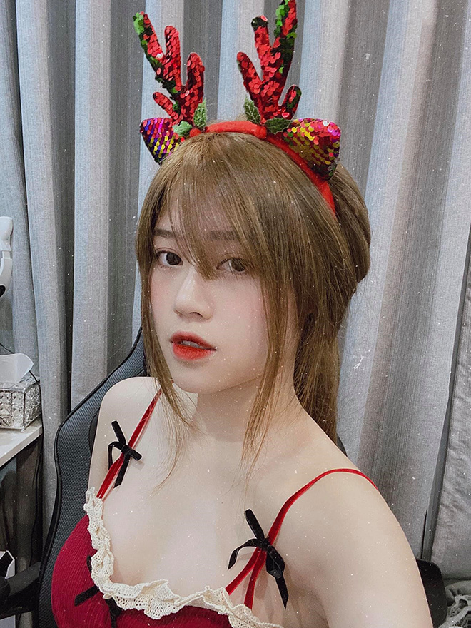 Thủy Tiên: Nữ streamer sở hữu ngoại hình xinh đẹp và ngọt ngào - 3