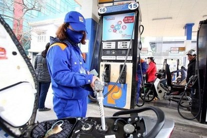 Giá&nbsp;xăng giảm mạnh&nbsp;so với kì trước