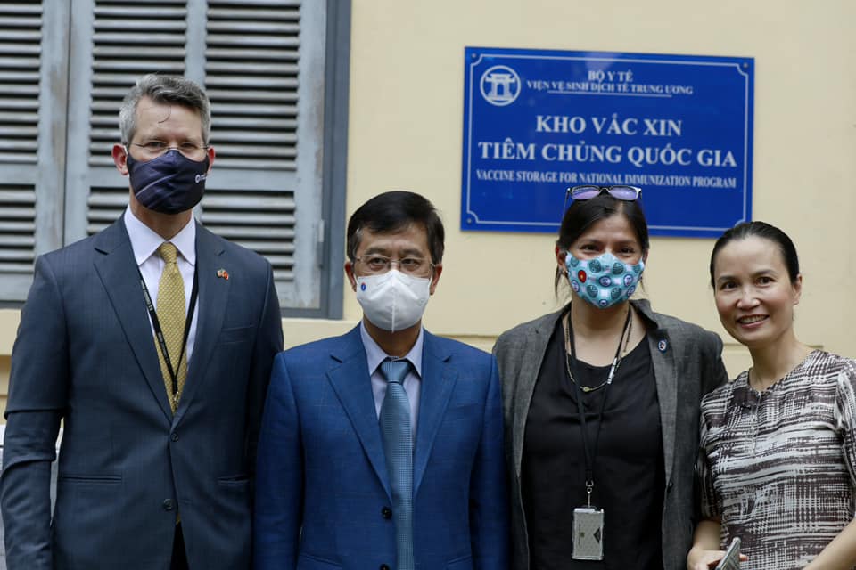 Đại diện Viện Vệ sinh dịch tễ Trung ương tiếp đoàn. 