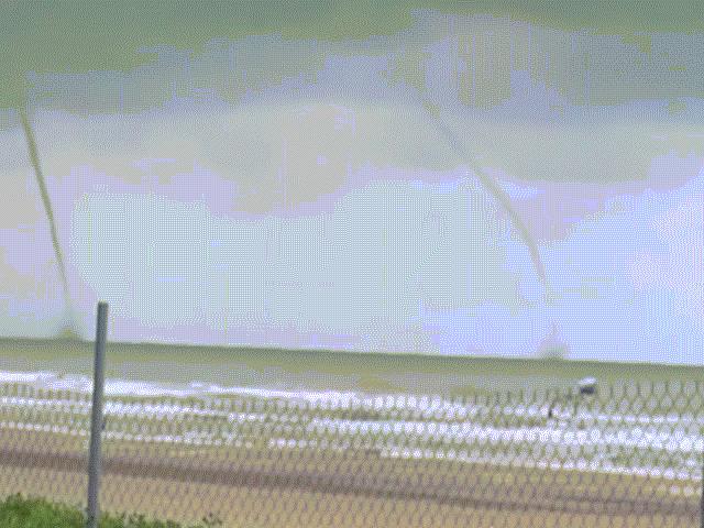 Tin tức trong ngày - Tin tức 24h qua: Hai vòi rồng cao hàng trăm mét xuất hiện cùng lúc trên biển Thanh Hóa