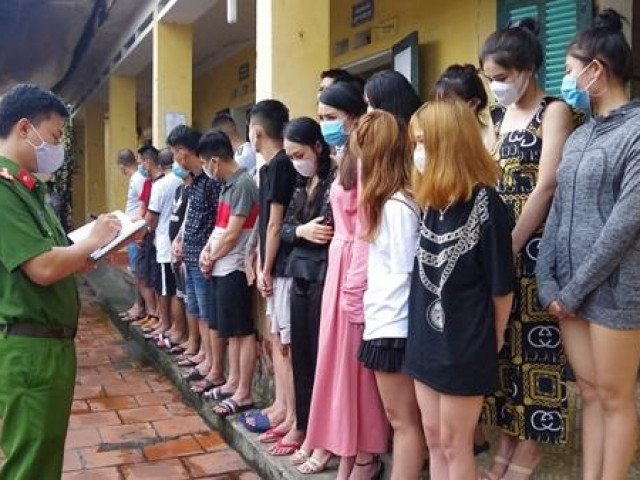 Pháp luật - 25 nam, nữ “phê” ma túy trong khách sạn Boeing