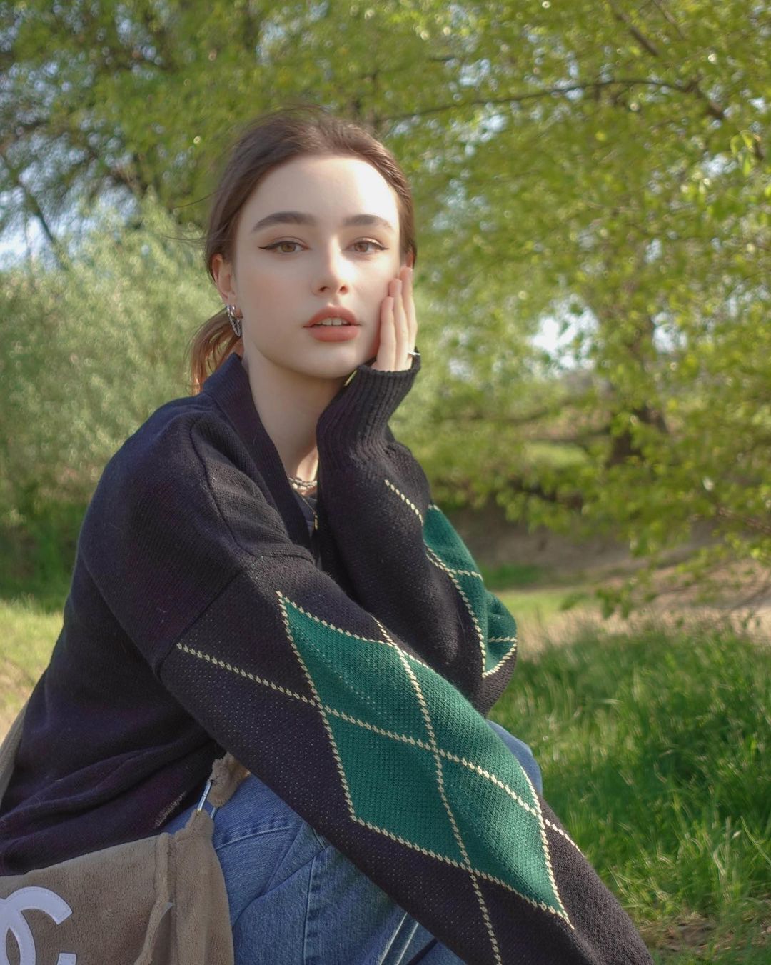 Việc chăm sóc sức khỏe tinh thần cũng đóng vai trò quan trọng trong việc trị mụn.