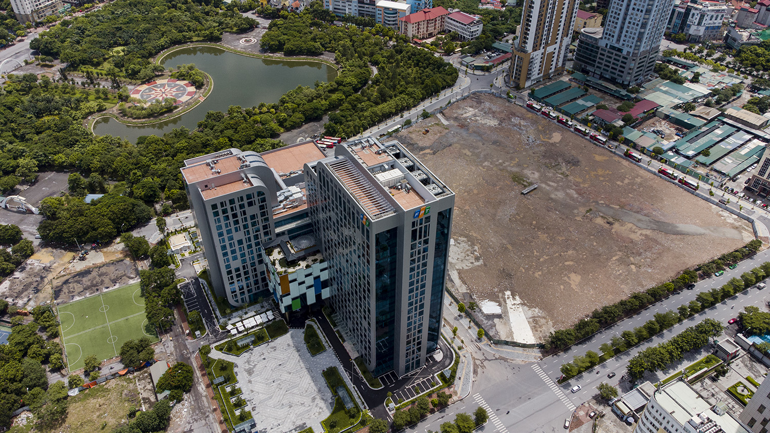 Đơn vị chịu trách nhiệm về kiến trúc là EYP Architecture & Engineering có trụ sở tại Washington, D.C.