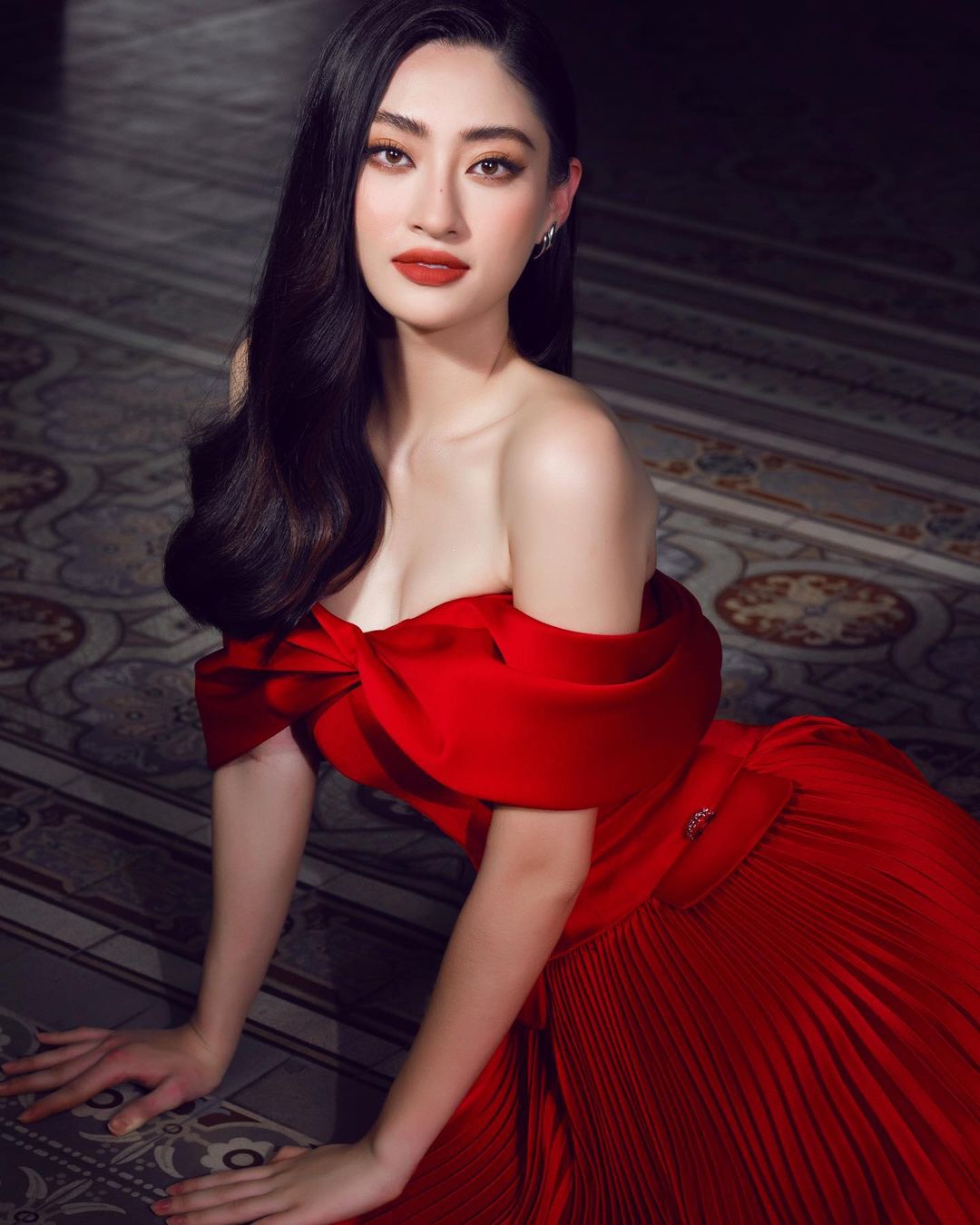Hoa hậu Cao Bằng khoe “số đo đẹp nhất lịch sử” với váy yếm, kẻ khen người chê vì chi tiết lạ - 6