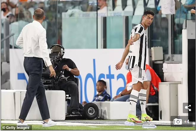 Giới truyền thông Ý khẳng định Ronaldo đã dọn tủ đồ ở sân Allianz và gửi tới HLV Massimiliano Allehgri&nbsp;thông báo anh muốn rời Juventus cuối kỳ chuyển nhượng Hè này