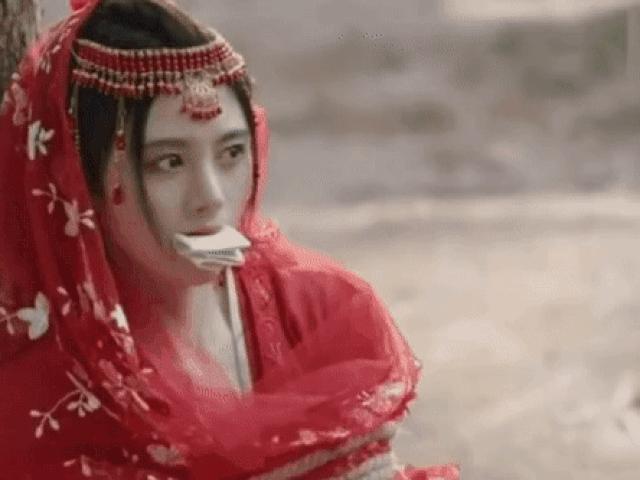 Phim - Những màn bắt cóc "giả trân": Mỹ nhân ngậm giẻ như bông, kẻ bị trói cũng như không