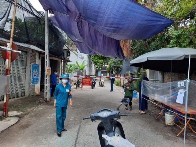 Pháp luật - Chỉ huy trưởng quân sự xã kể phút đối mặt côn đồ cầm dao "thông chốt" kiểm dịch