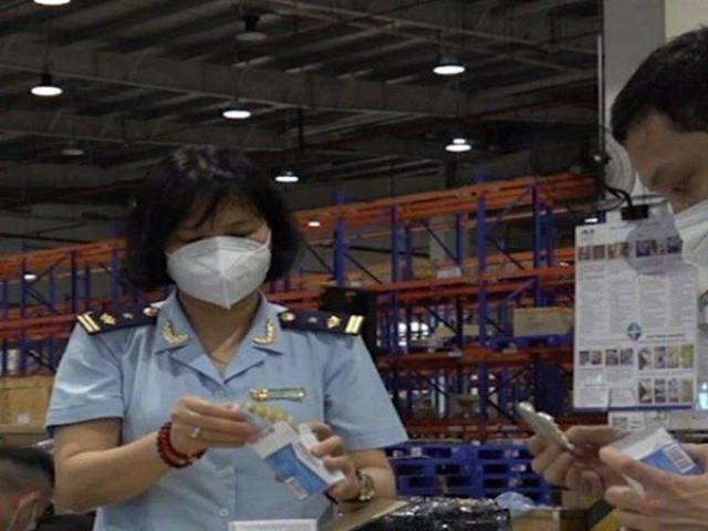 Thị trường - Tiêu dùng - Niêm phong 330 hộp thuốc được quảng cáo là "thần dược" chữa Covid-19