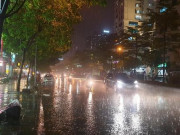 Tin tức trong ngày - Hà Nội mưa to, cảnh báo lốc, sét, gió giật mạnh