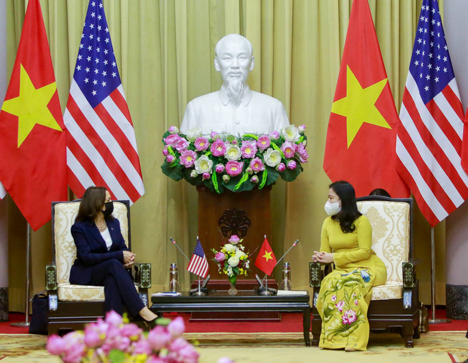 Phó Chủ tịch nước Võ Thị Ánh Xuân chủ trì lễ đón và tiếp Phó Tổng thống Mỹ Kamala Harris - Ảnh: Bộ Ngoại giao