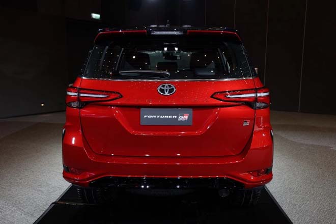 Ảnh chi tiết Toyota Fortuner phiên bản thể thao GR Sport 2021 vừa ra mắt - 7