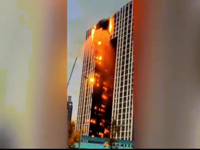 Thế giới - Nín thở nhìn toà nhà cao tầng ở Trung Quốc cháy rực như đuốc